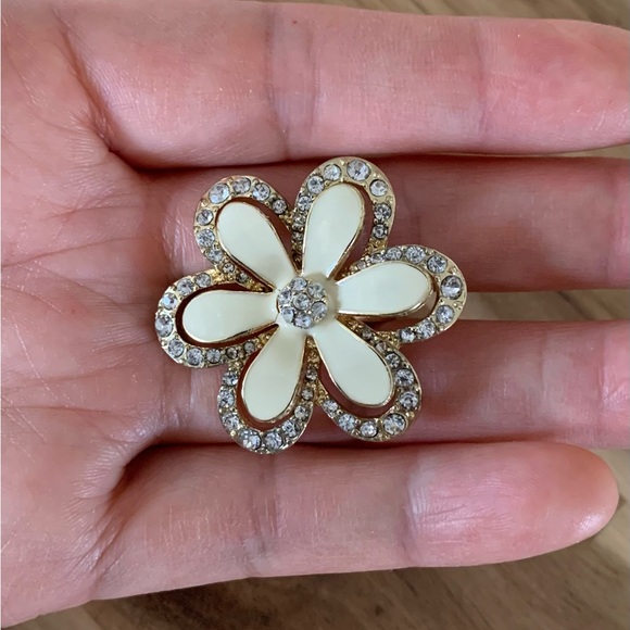 Creamy white enamel ring with rhinestone ring Szie 7 NWOT - Picture 3 of 6